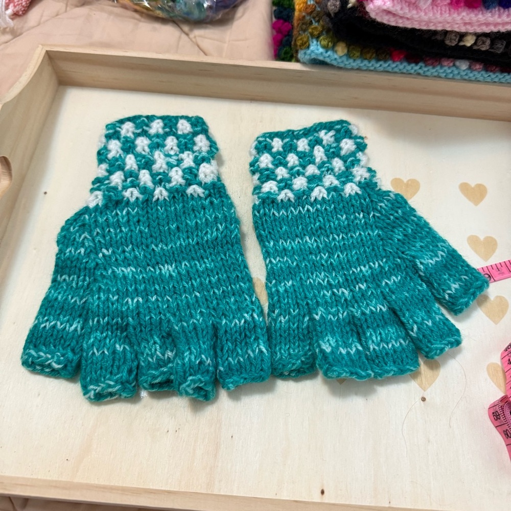 Peruvian Alpaca Wool Teal and White Knit Gloves
